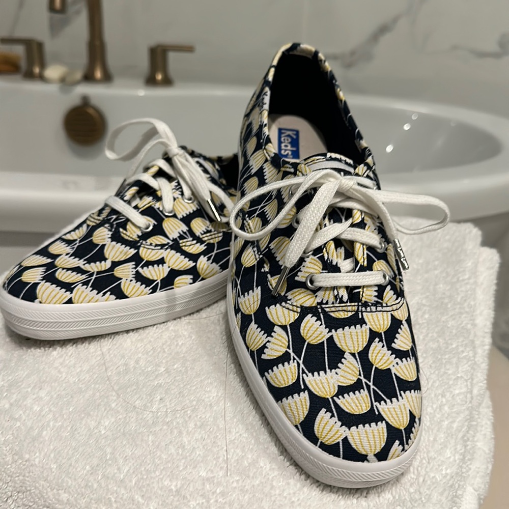 NEW Floral Keds💙💛